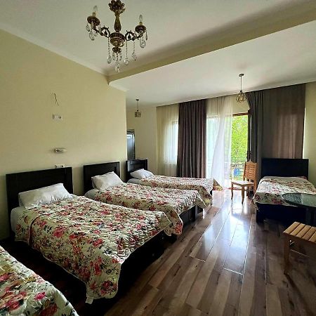 Four Seasons In Kutaisi Hotel ภายนอก รูปภาพ