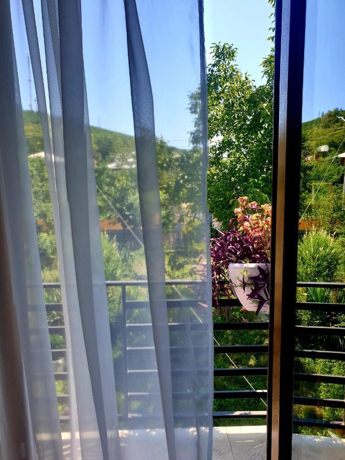 Four Seasons In Kutaisi Hotel ภายนอก รูปภาพ
