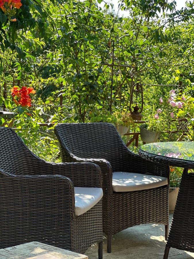 Four Seasons In Kutaisi Hotel ภายนอก รูปภาพ