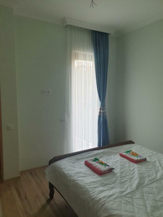 Four Seasons In Kutaisi Hotel ภายนอก รูปภาพ