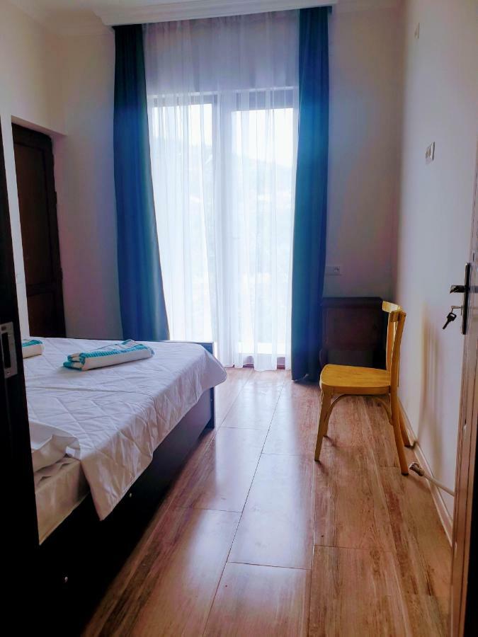 Four Seasons In Kutaisi Hotel ภายนอก รูปภาพ
